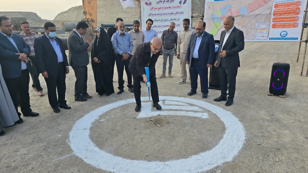 آغاز عملیات آبرسانی به سایت نهضت ملی مسكن بندرعباس