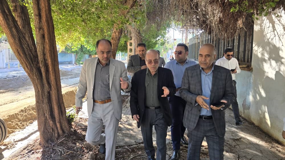 بازدید مدیركل دفتر بازسازی و مقاوم سازی سازمان مدیریت بحران كشور از روند بازسازی شبكه فاضلاب آسیب دیده بندرعباس / تأكید بر تأمین اعتبار برای پیشگیری از حوادث مشابه