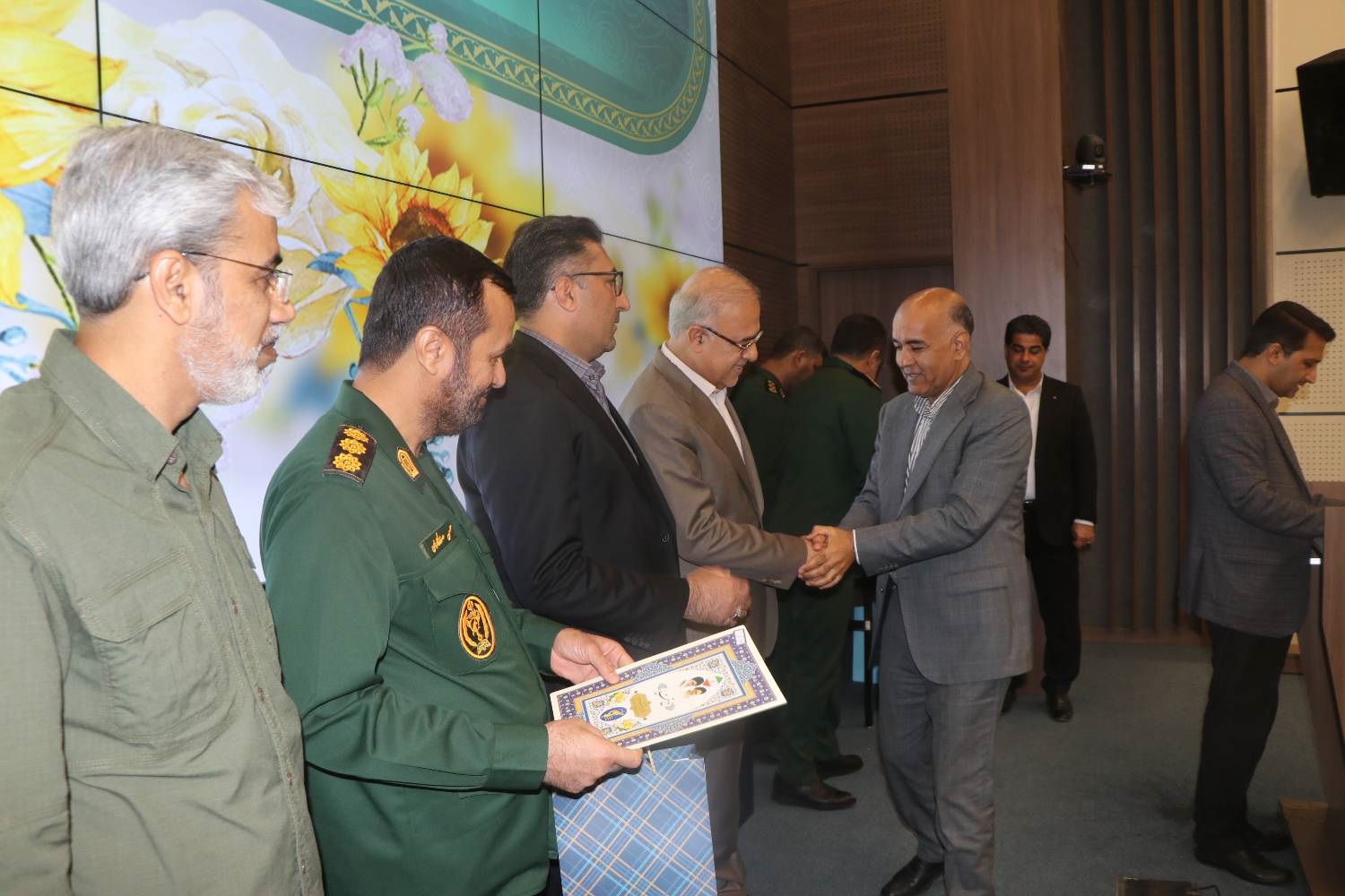 تجلیل استاندار و فرمانده سپاه امام سجاد(ع) از مدیرعامل شركت آب و فاضلاب هرمزگان