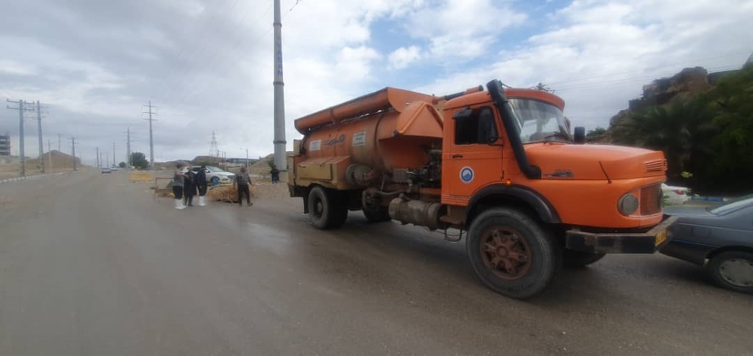 تداوم عملیات شبانه روزی و آماده باش ۳۰ اكیپ آب و فاضلاب در شهر بندرعباس پس از سیلاب های اخیر