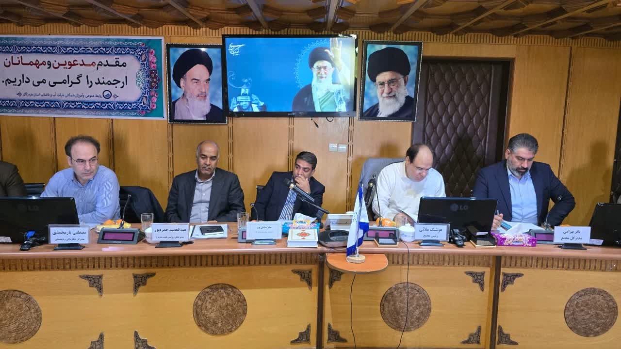 بالغ بر 300 پروژه بزرگ و كوچك آبرسانی برای تامین نیاز هرمزگان در دست اجراست / 5 پروژه شیرین سازی برای تامین آب هرمزگان در حال احداث است